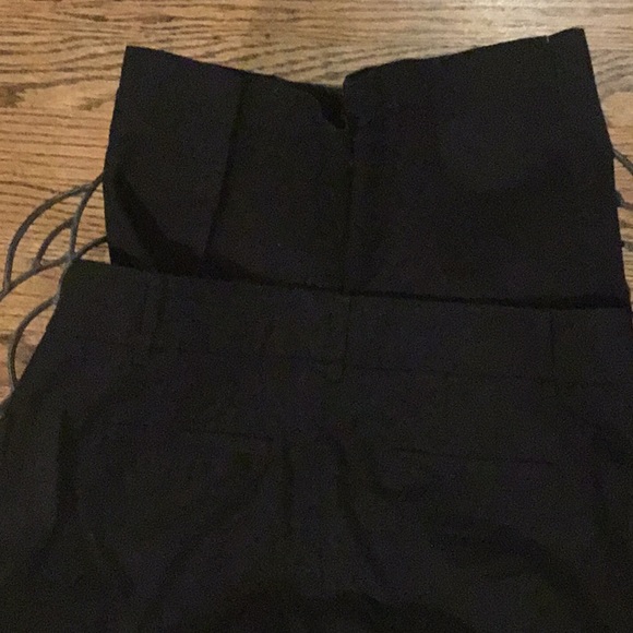 Ann Taylor Loft black capris size 6 - Picture 3 of 4